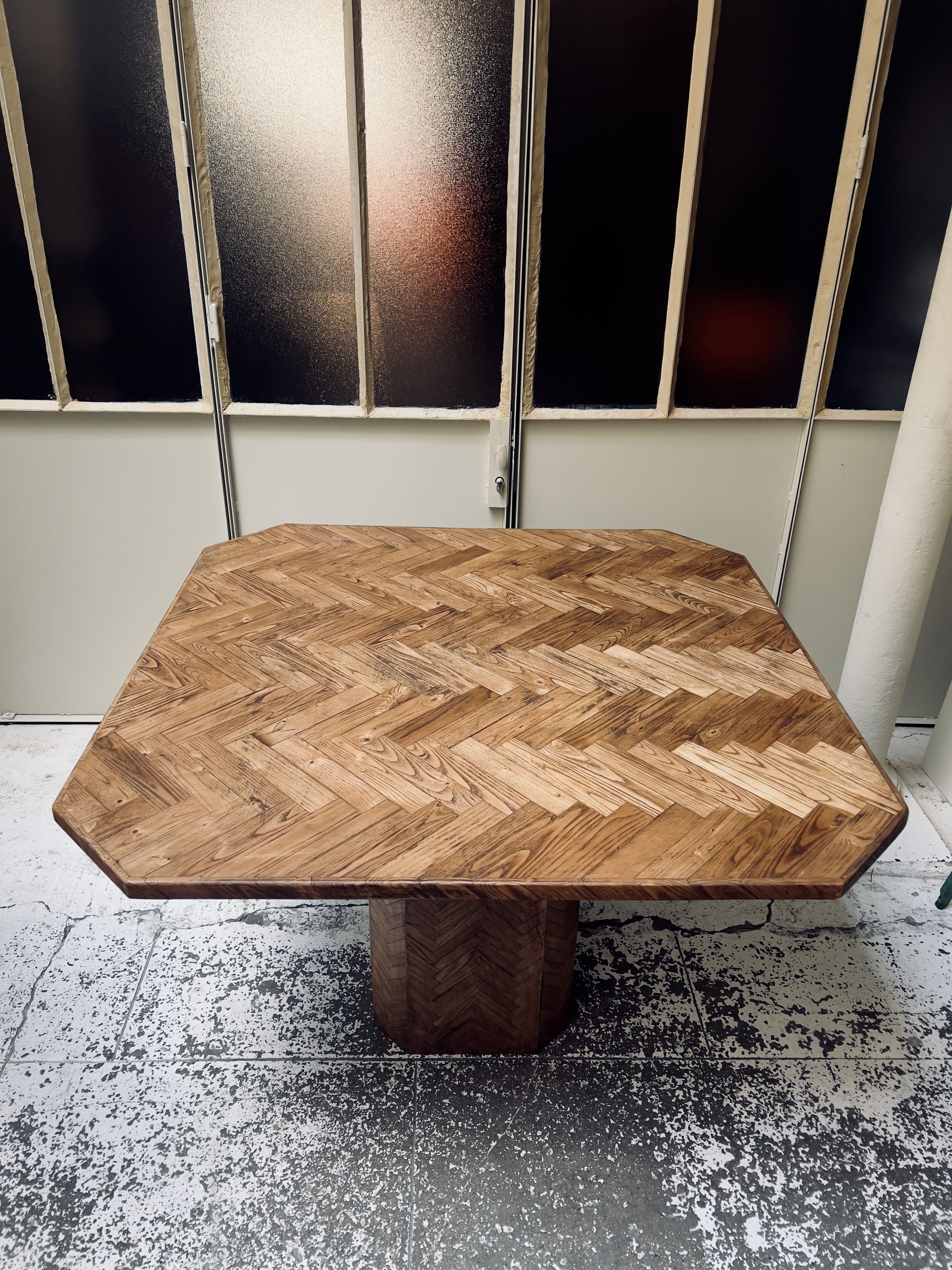 Table in oak octagonal